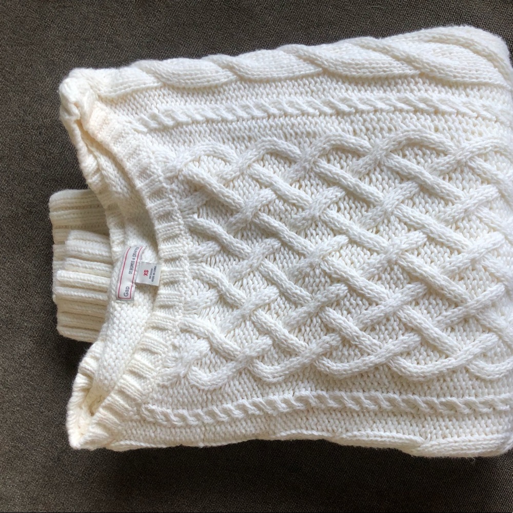 Gap cable knit sweater